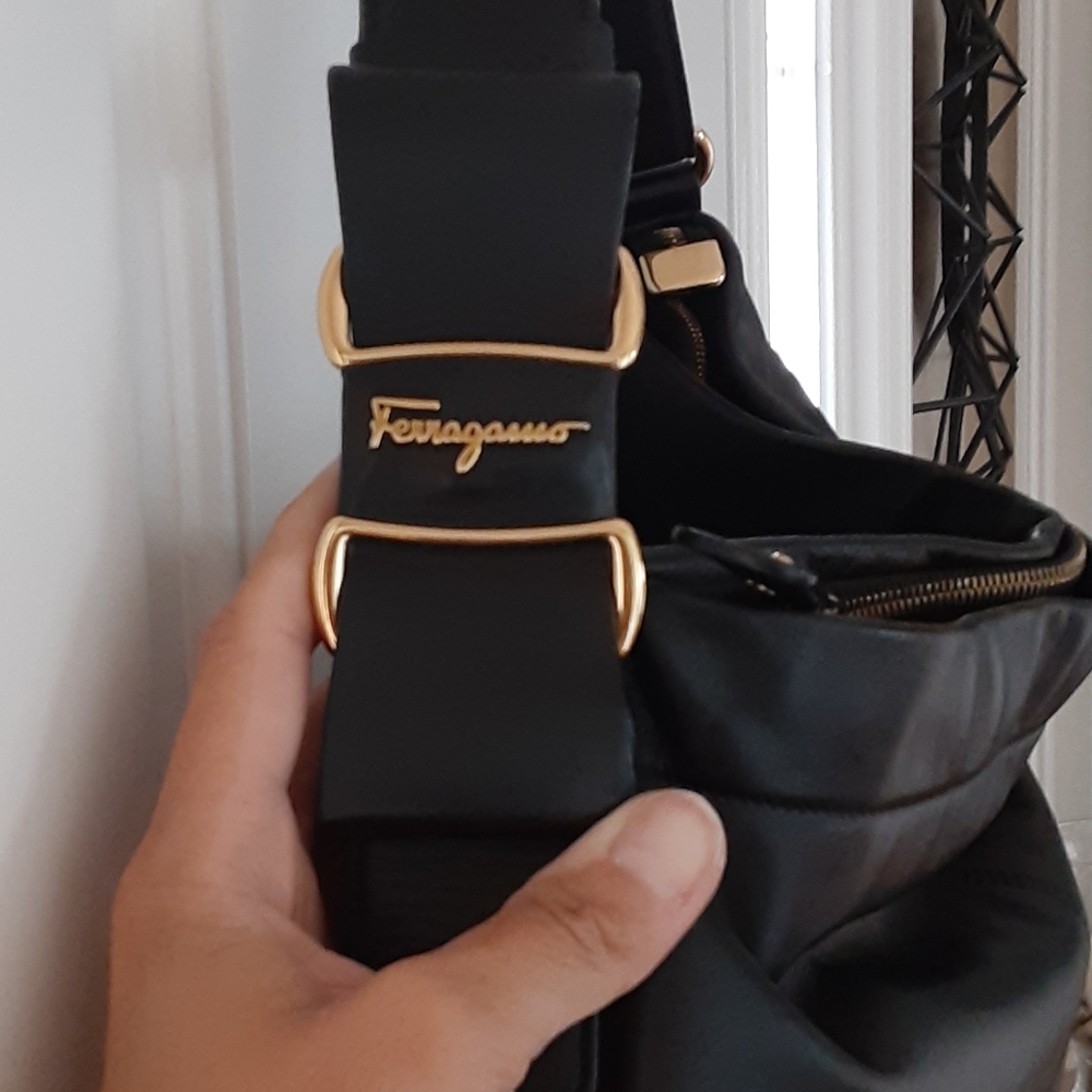 *MAKE AN OFFER* Ferragamo satchel handbag with bow accent